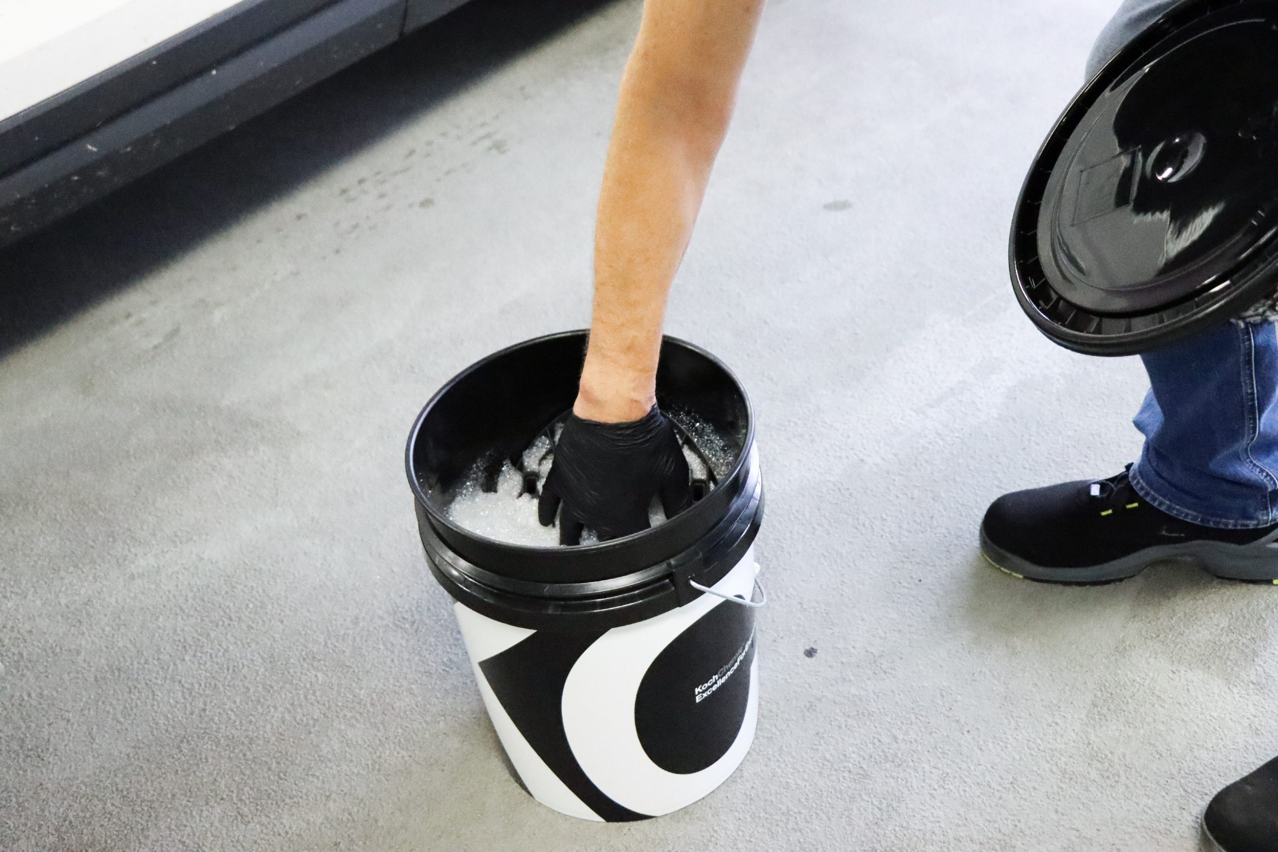Koch Chemie Detailing Bucket Set - Detailingové vedro s ochrannou vložkou a vekom – Obrázok 4