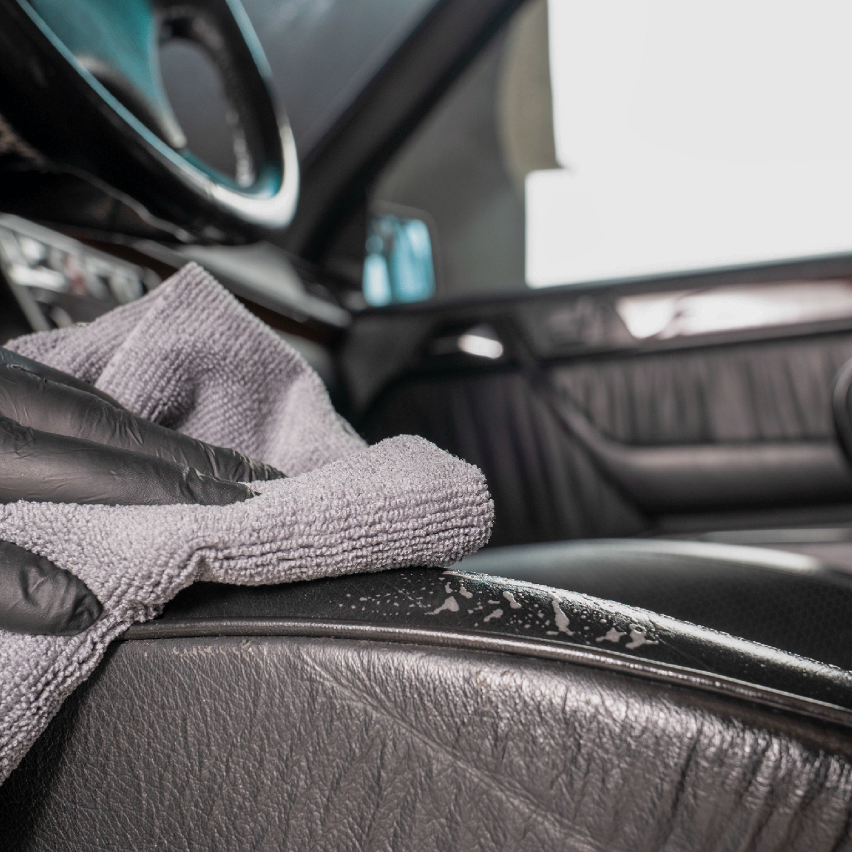 COLOURLOCK Leather Cleaner mild - Jemný čistič kože 1L – Obrázok 5